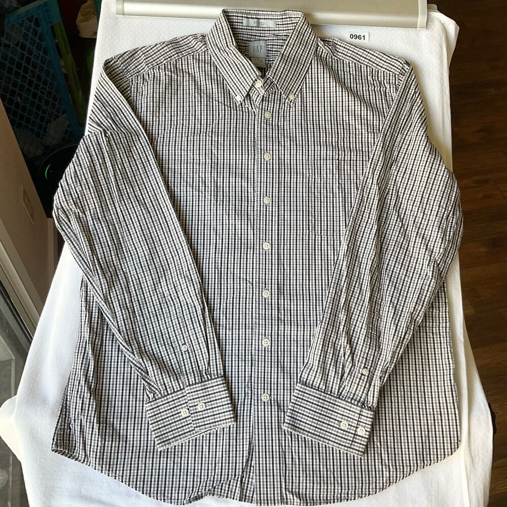 GAP Men’s Long Sleeve Button Down Fitted Shirt size XL (17-17 1/2), Gray